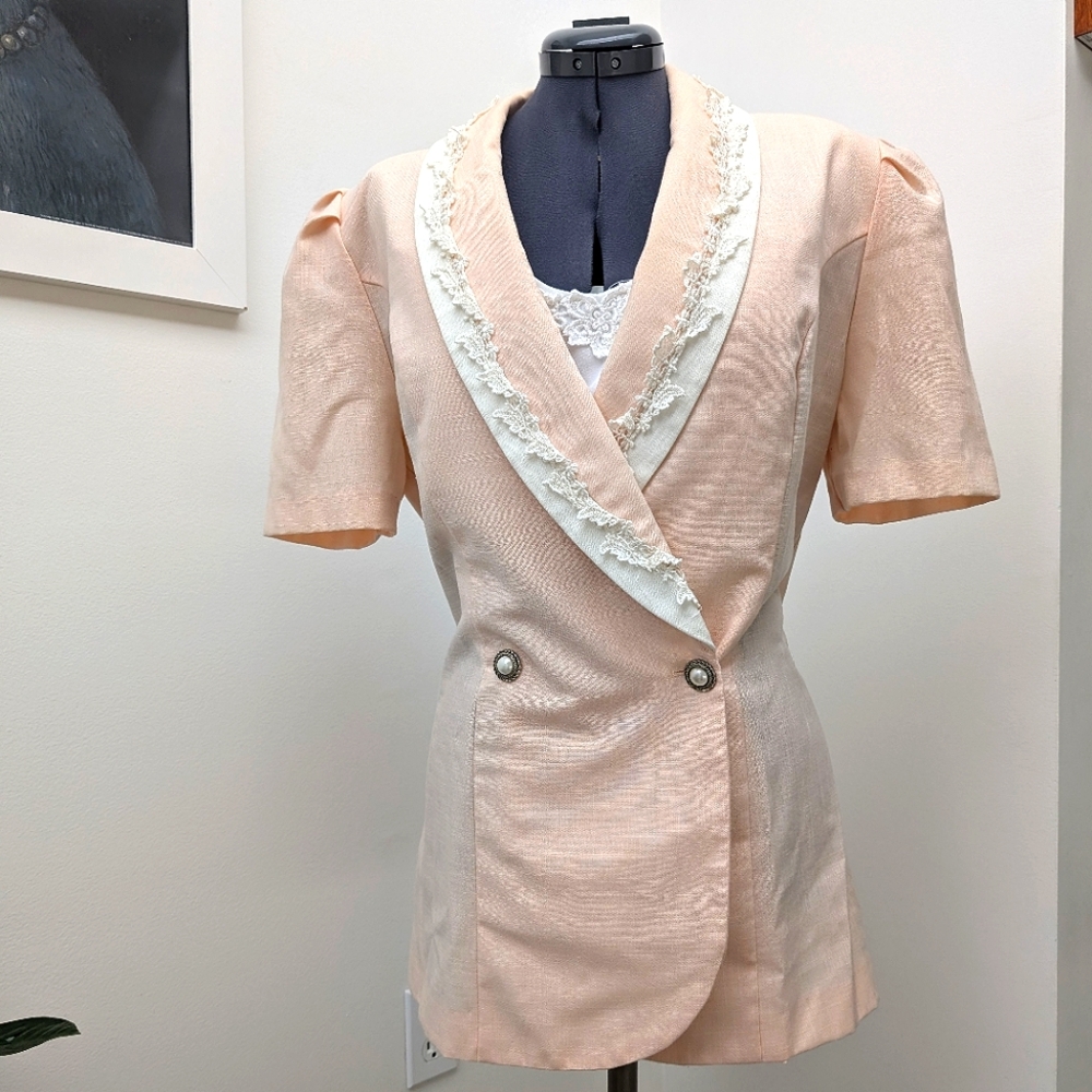 Vintage 1980s Short sleeve blazer 15/16 peach with white embroidery crochet Top